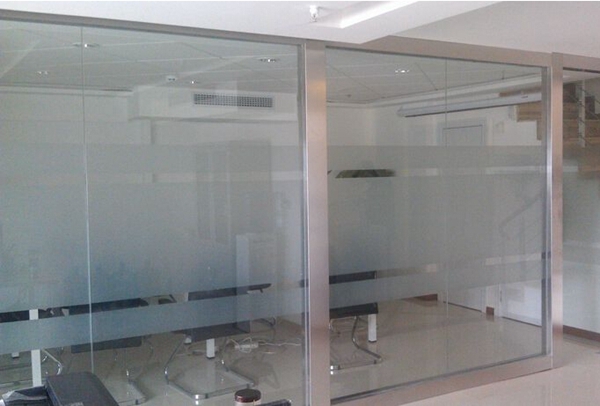 不銹鋼玻璃隔斷墻價格多少錢一平方？